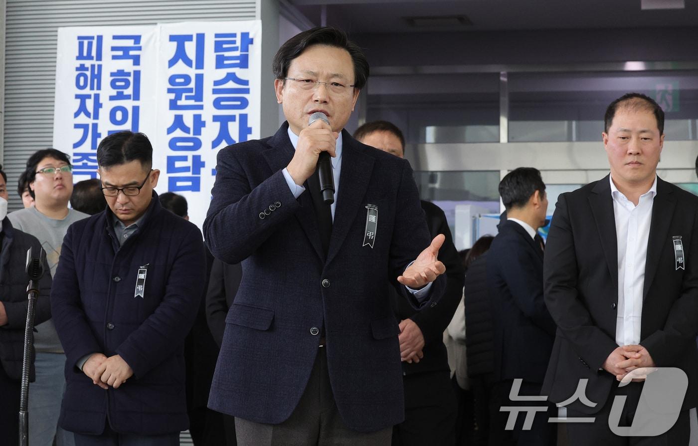 김이배 제주항공 대표이사가 31일 전남 무안군 무안국제공항 터미널에서 여객기 사고 브리핑을 하고 있다. &#40;공동취재&#41; 2024.12.31/뉴스1 ⓒ News1 김성진 기자