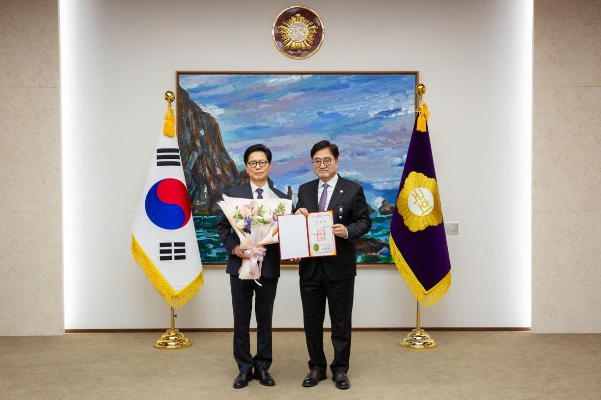 제24대 국회도서관장에 황정근 변호사가 임명됐다.&#40;국회의장실 제공&#41;