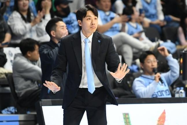 부임 후 4경기째 승리가 없는 김태술 고양 소노 감독. &#40;KBL 제공&#41;