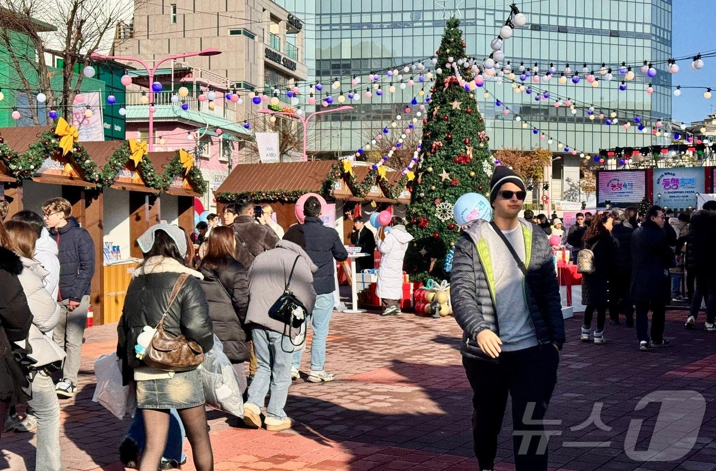 중기부는 6일부터 8일까지 서울 마포구 홍대 레드로드에서 &#39;12월 동행축제&#39; 개막행사를 열었다. ⓒ News1 이민주 기자