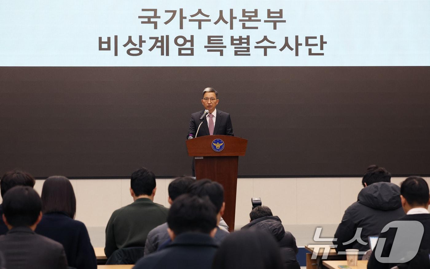 우종수 경찰청 국가수사본부장이 9일 서울 서대문구 경찰청에서 윤석열 대통령의 비상계엄 수사 관련 브리핑을 하고 있다. 2024.12.9/뉴스1 ⓒ News1 ,송원영 기자