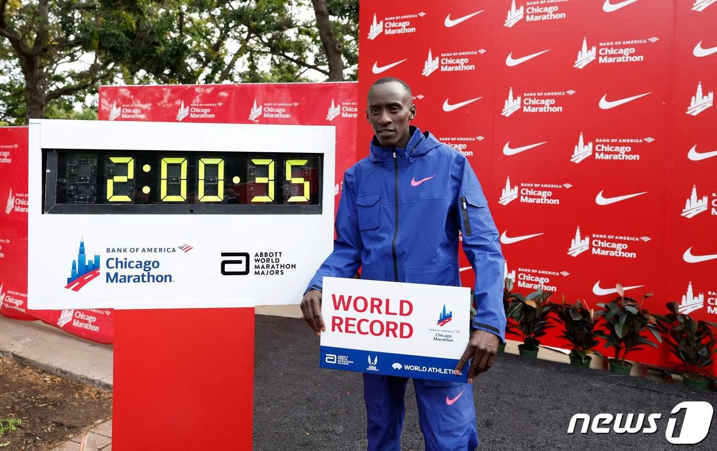 지난해 10월 시카고 마라톤에서 세계신기록을 작성했을 당시의 켈빈 키프텀&#40;케냐&#41;. ⓒ AFP=뉴스1