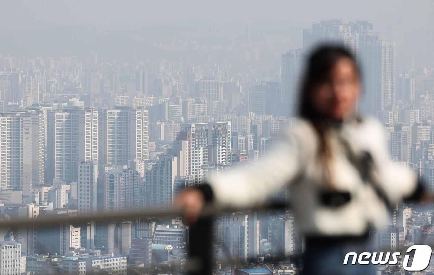 울 용산구 남산타워에서 바라본 아파트 단지. 2024.2.13/뉴스1 ⓒ News1 김민지 기자