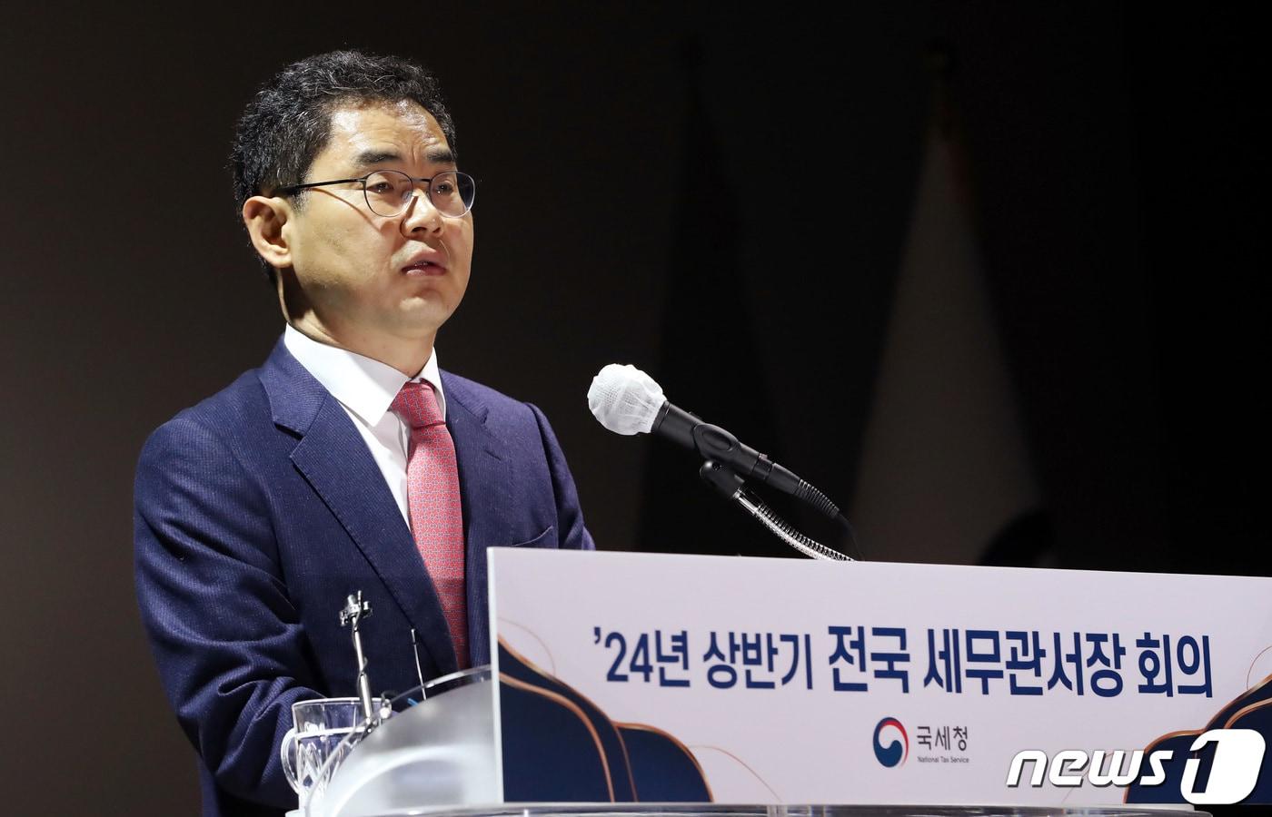 김창기 국세청장이 15일 오전 세종시 정부세종청사 국세청에서 열린 2024년 상반기 전국 세무관서장회의에 참석하여 인사말을 하고 있다.2024.2.15/뉴스1 ⓒ News1 김기남 기자