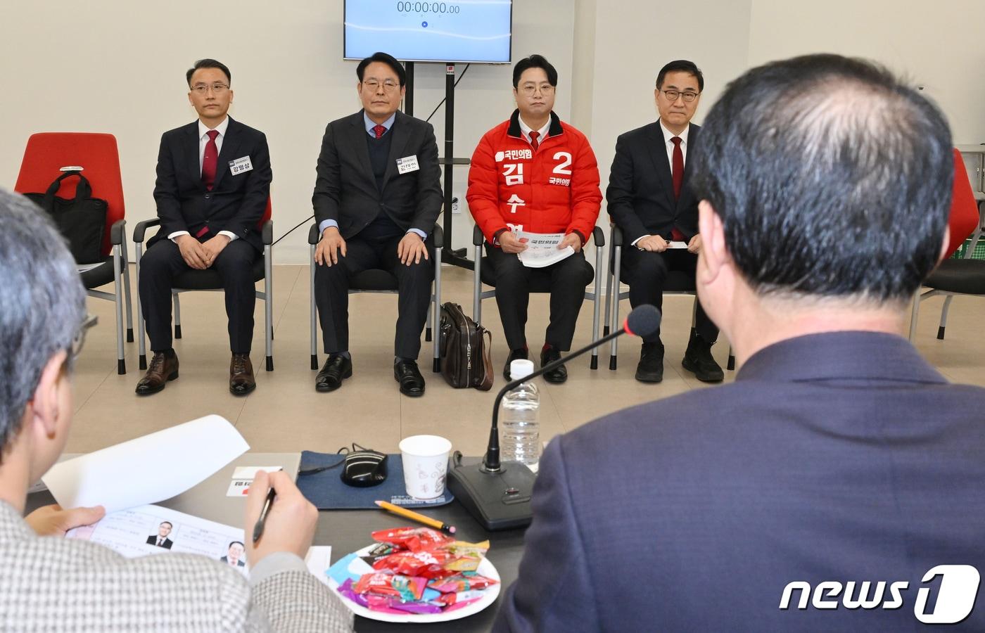 16일 서울 여의도 국민의힘 중앙당사에서 창원시마산 합포구의 공천 면접이 진행되고 있다. 좌측부터 강명상, 김대완, 김수영, 최형두 예비 후보. &#40;공동취재&#41; 2024.2.16/뉴스1 ⓒ News1 ,송원영 기자