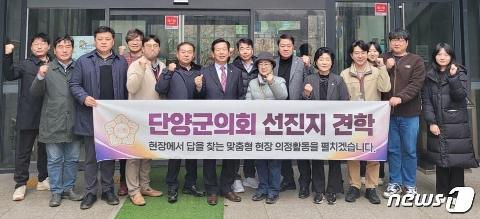 충북 단양군의회가 단양군이 도전장을 낸 &#39;단양국가지질공원 유네스코 세계지질공원 인증&#39;에 힘을 보탠다. 선진지 견학 모습.&#40;단양군 제공&#41;2024.2.20/뉴스1