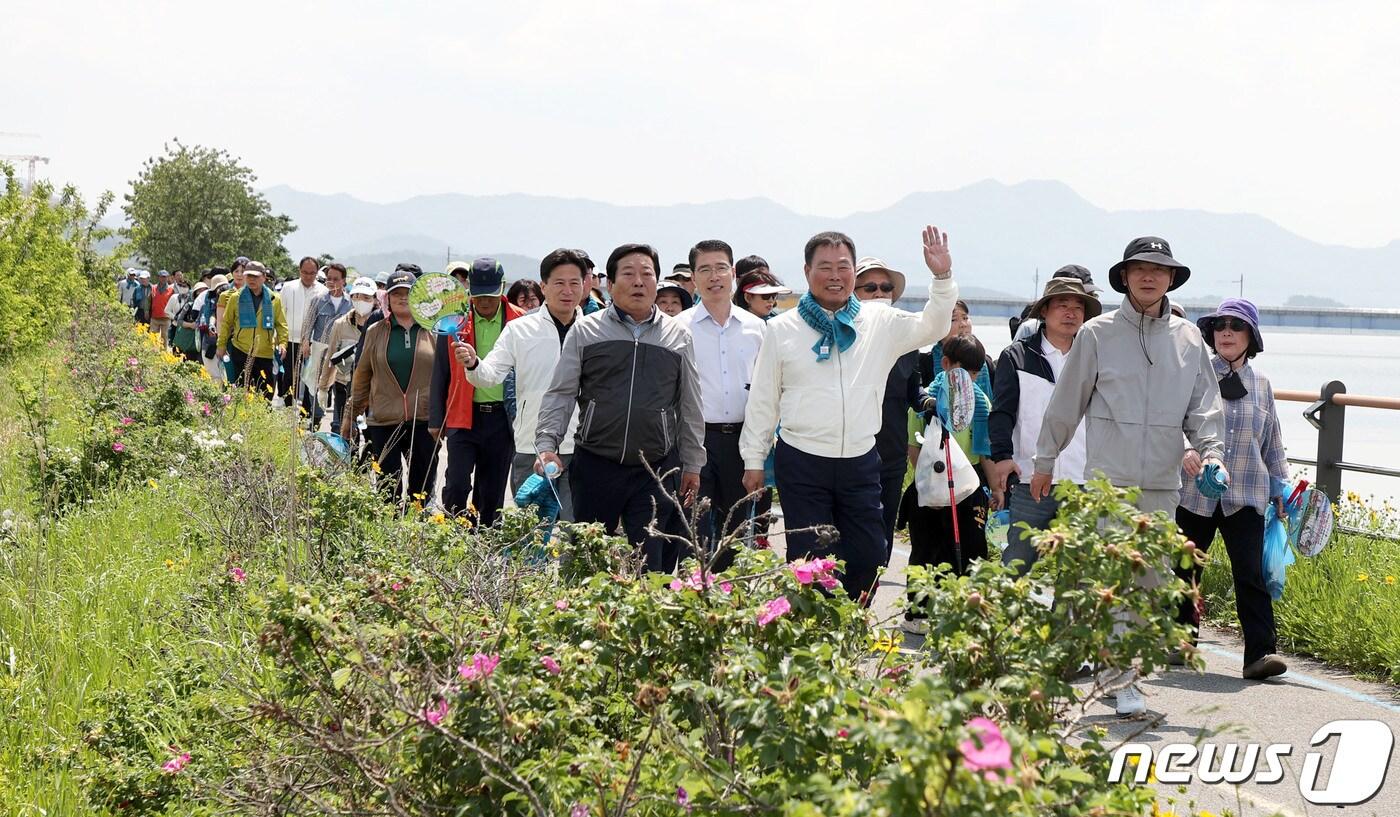 지난해 남악수변공원 일원에서 열린 제1회 무안산책로걷기대회 &#40;무안군 제공&#41;/뉴스1 