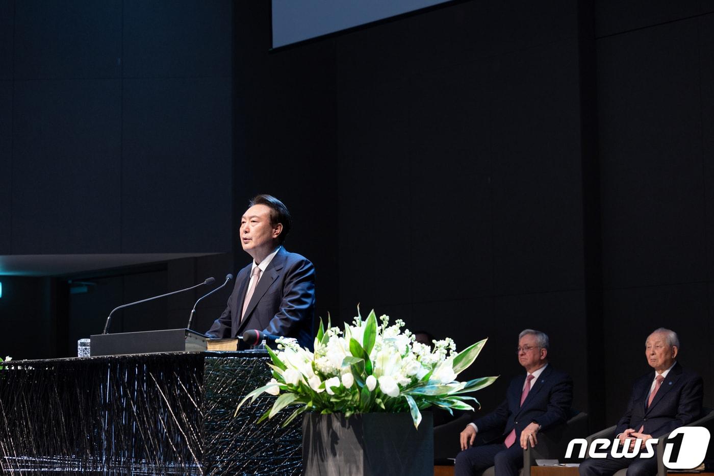 윤석열 대통령이 25일 경기 수원 &#39;아이엠센터&#39;에서 열린 3.1절 기념 예배에 참석해 인사말을 하고 있다. &#40;대통령실 제공&#41; 2024.2.25/뉴스1 ⓒ News1 오대일 기자