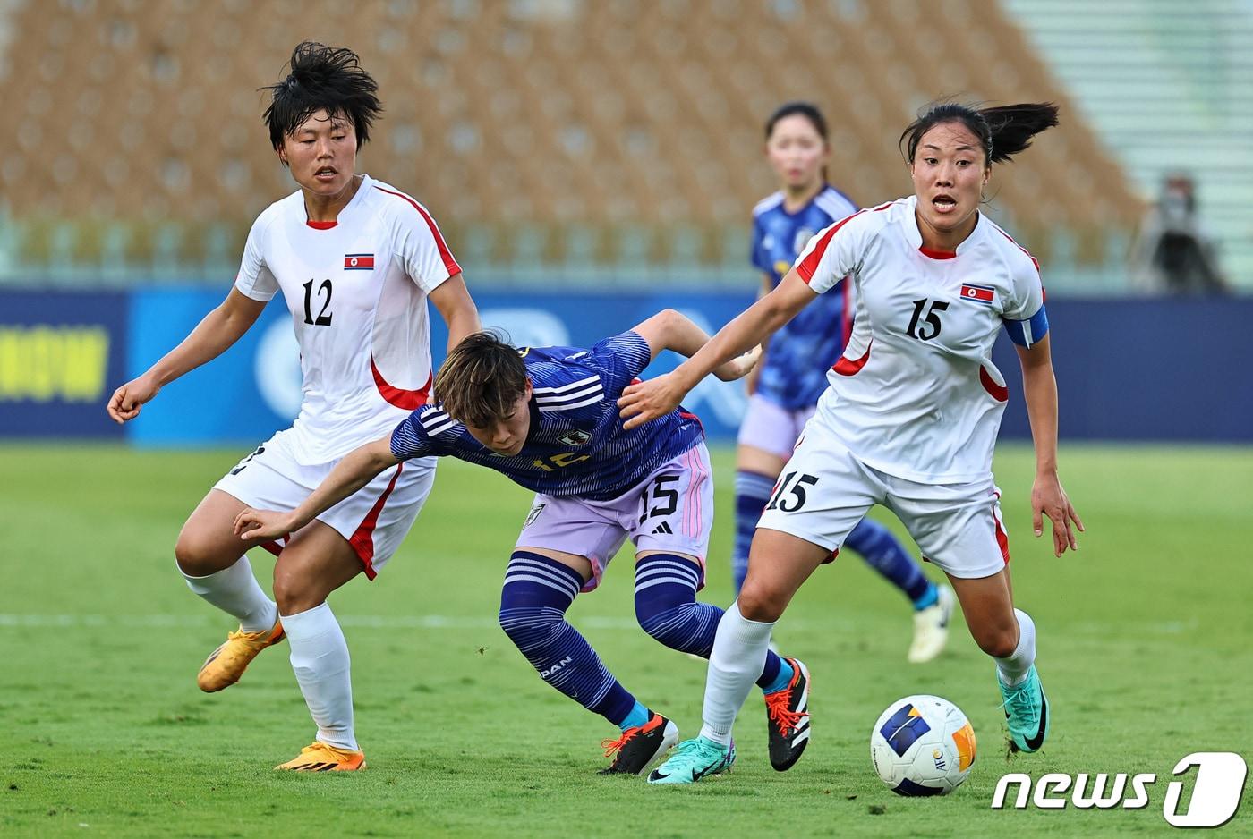 북한과 일본이 지난달 사우디아라비아 제다에서 치러진 파리올림픽 아시아 여자축구 예선전을 치른 가운데 2026년 북중미 월드컵 남자축구 예선전이 북한에서 열릴 수 있을지 주목된다. 아시아축구연맹&#40;AFC&#41;은 월드컵과 아시안컵 경기에 대한 북한의 준비 상황을 점검하기 위해 조사단을 파견했다. ⓒ 로이터=뉴스1 ⓒ News1 강민경 기자