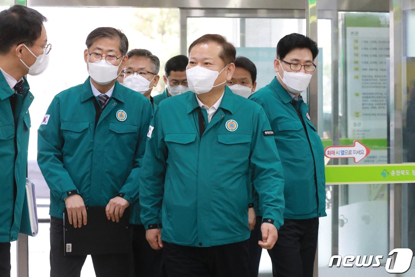 이상민 행정안전부 장관이 28일 오전 지역 필수의료 대응상황을 점검하기 위해 충북 청주의료원을 방문하고 있다. 2024.2.27/뉴스1 ⓒ News1 김용빈 기자