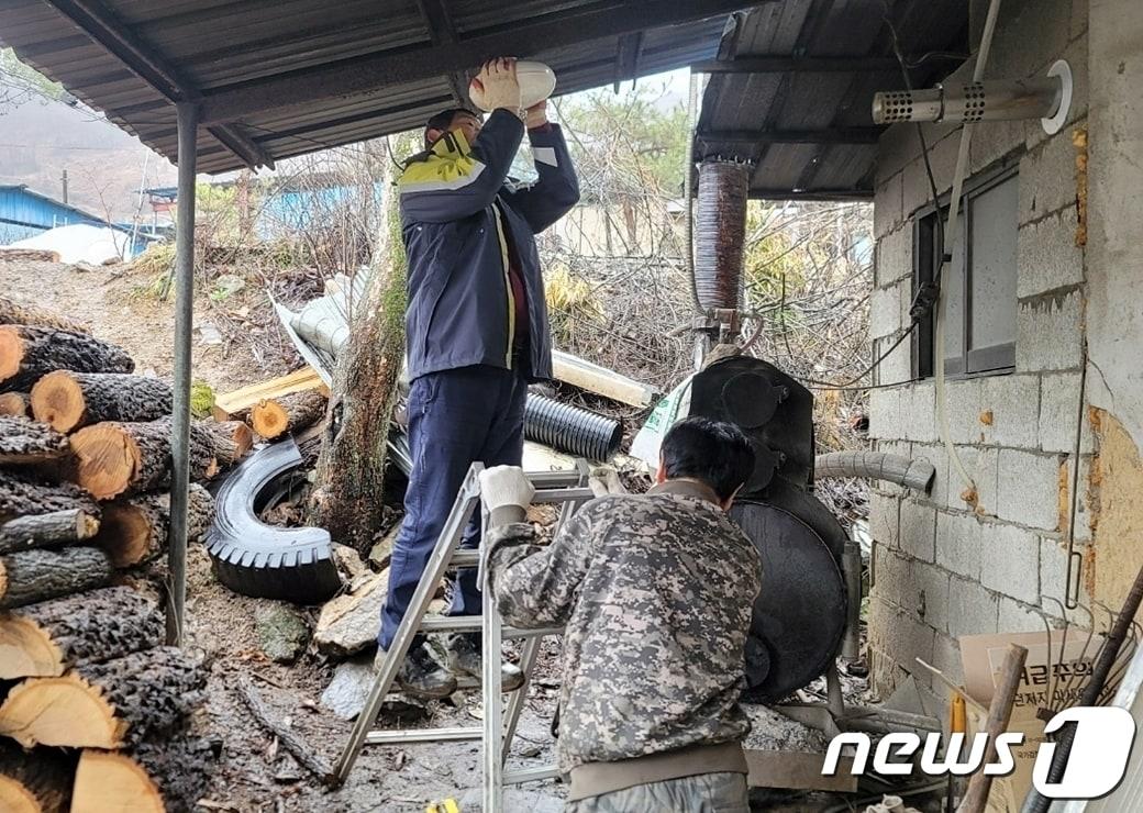 화목보일러 주택 자동확산소화기 설치.&#40;괴산소방서 제공&#41;/뉴스1