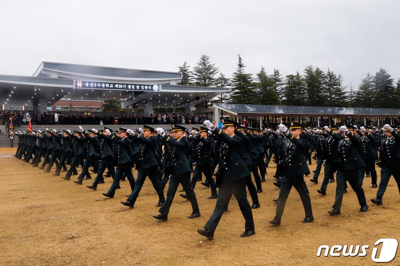 29일 경북 영천 육군3사관학교에서 열린 제59기 졸업 및 임관식에서 임관장교가 행진하고 있다. &#40;육군 제공&#41; 2024.2.29/뉴스1