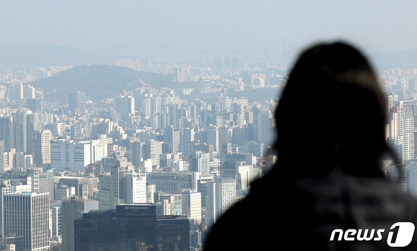 서울 중구 남산에서 바라본 도심에 아파트 단지가 보이고 있다. 2024.2.4/뉴스1 ⓒ News1 장수영 기자