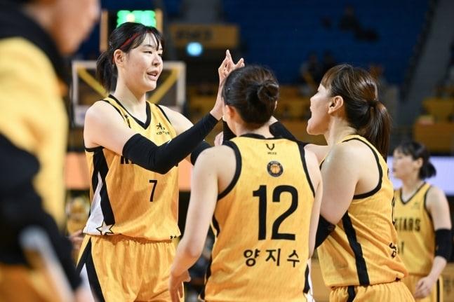 여자부 선두 KB스타즈 &#40;WKBL 제공&#41;