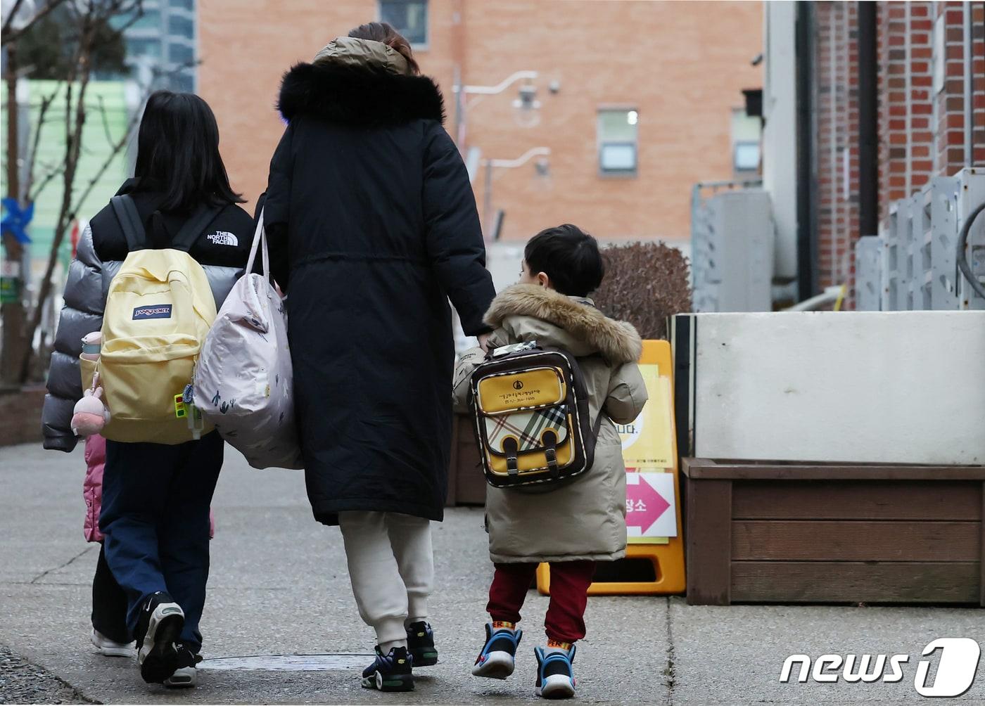 서울 시내의 한 초등학교에서 맞벌이 가정 등 돌봄이 필요한 학생들이 등교를 하고 있다. 2024.2.5/뉴스1 ⓒ News1 김민지 기자