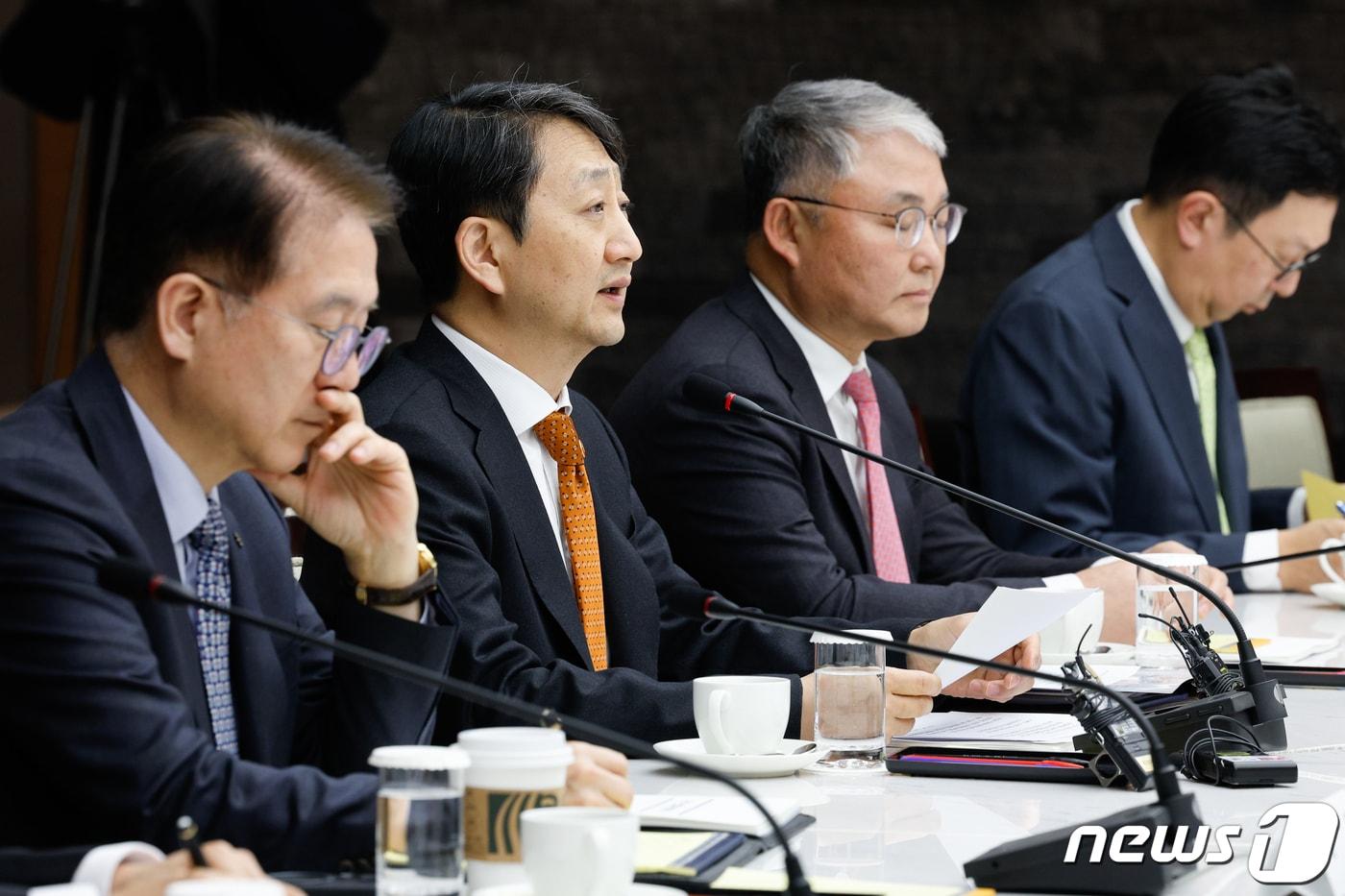 안덕근 산업통상자원부 장관이 서울 중구 대한상공회의소에서 열린 제1차 산업투자 전략회의에 참석해 모두 발언하고 있다.2024.2.7/뉴스1 ⓒ News1 안은나 기자