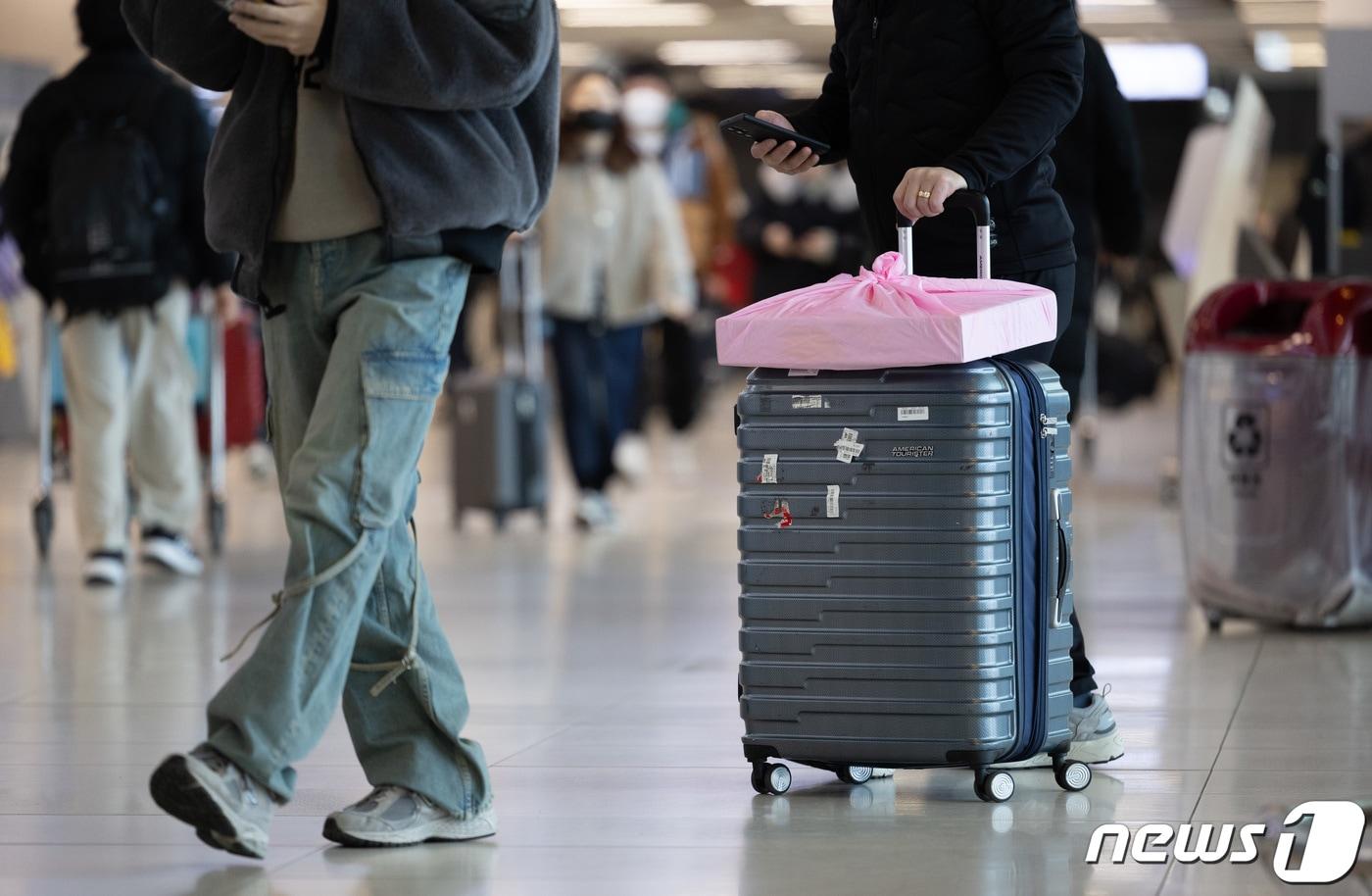 서울 강서구 김포공항 국내선청사가 여행객들로 붐비고 있다. /뉴스1 ⓒ News1 이재명 기자