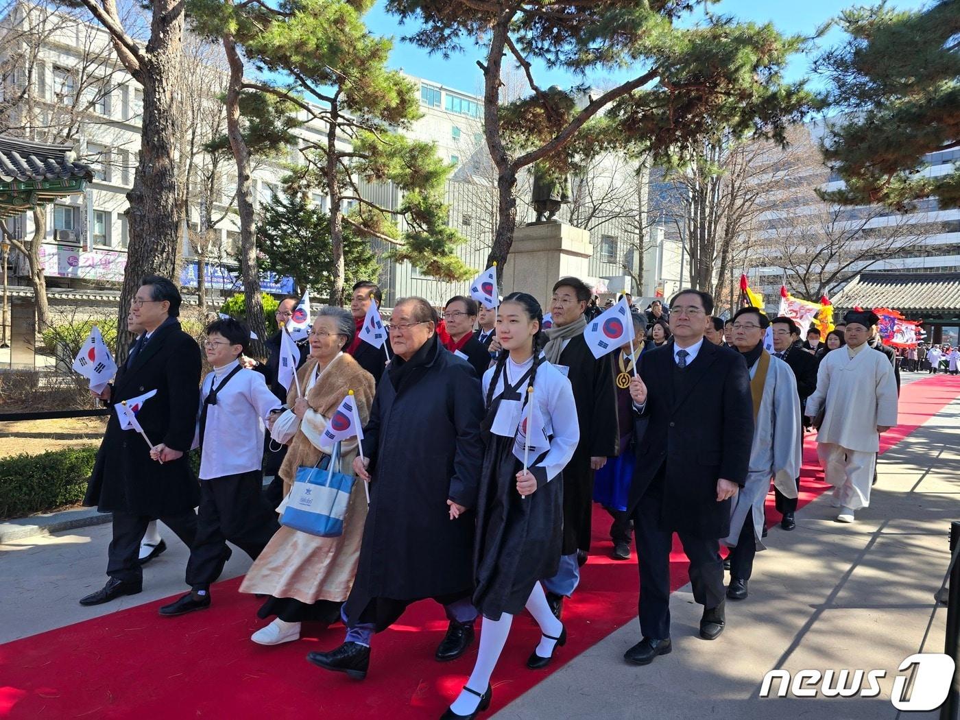 국가보훈부와 광복회, 종로문화원이 여는 제105주년 3·1절 기념식이 서울 종로구 탑골공원에서 개최됐다. 이날 현장에서는 탑골공원 개선사업도 함께 선포됐다. 2023.3.1/뉴스1 ⓒ News1 황덕현 기후환경전문기자