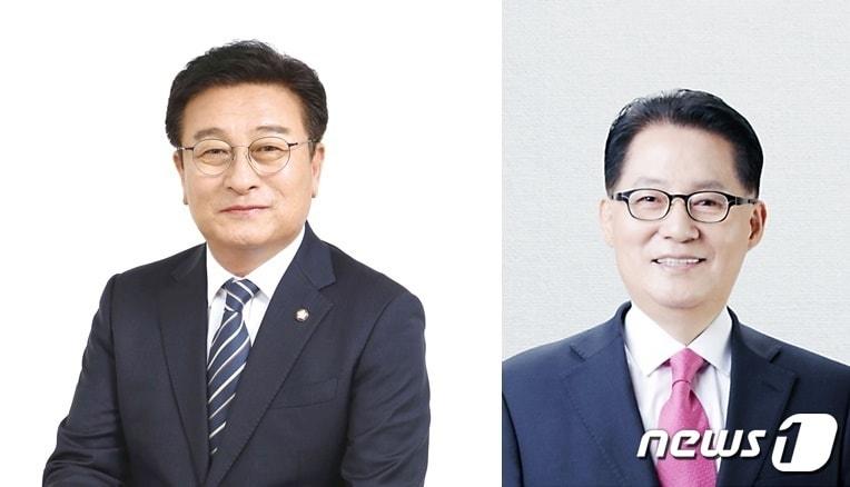 윤재갑 의원&#40;왼쪽&#41; 박지원 전 국정원장..2024.3.1/뉴스1 ⓒ News1