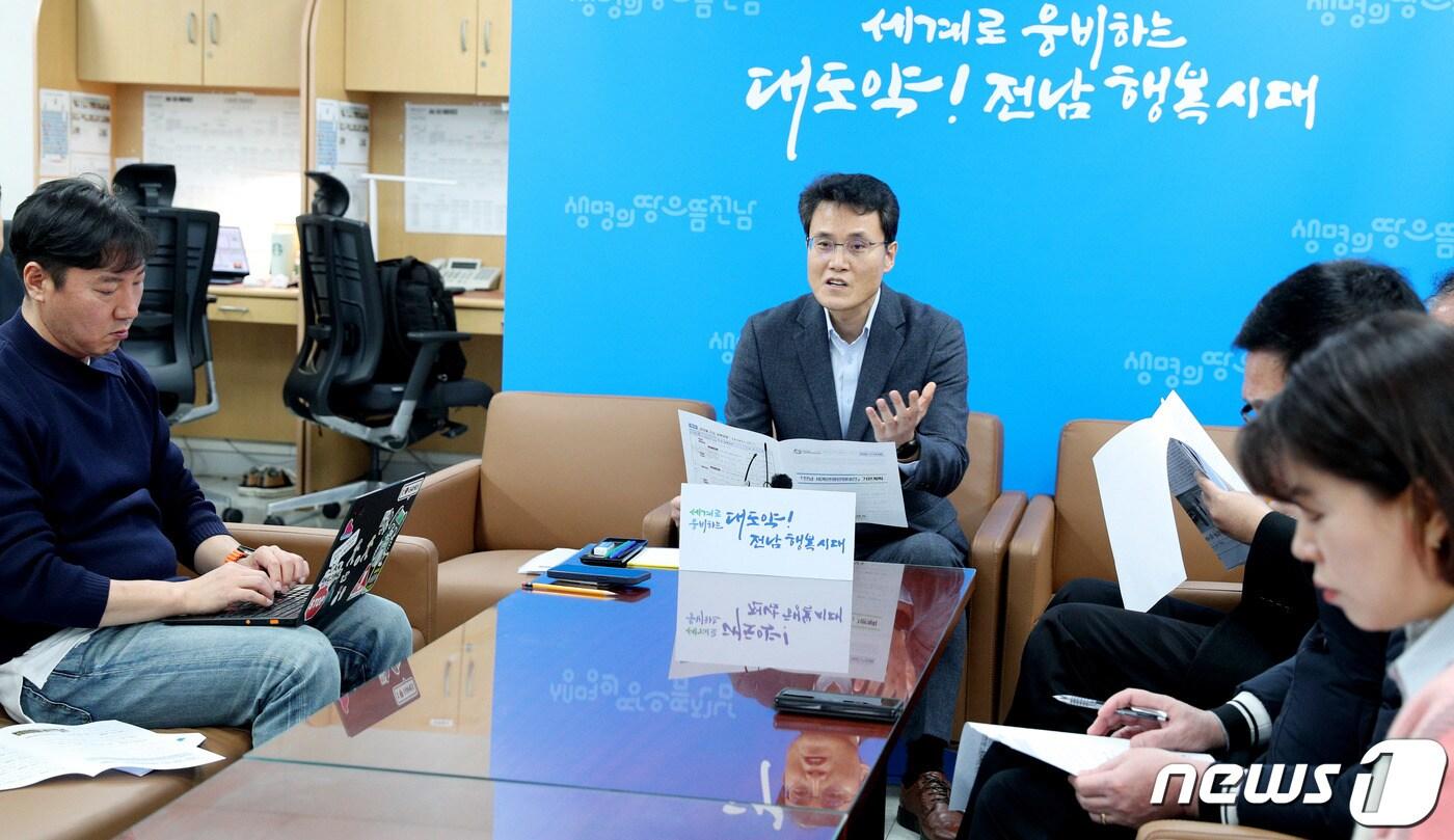 주순선 전라남도 관광체육국장이 12일 오후 기자실에서 ‘2024~2026 전남 세계관광문화대전’에 대해 기자 브리핑을 하고 있다.&#40;전남도 제공&#41; 2024.3.12/뉴스1 