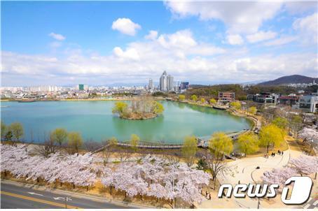 대구 수성못 전경 &#40;대구 수성문화재단 제공&#41;