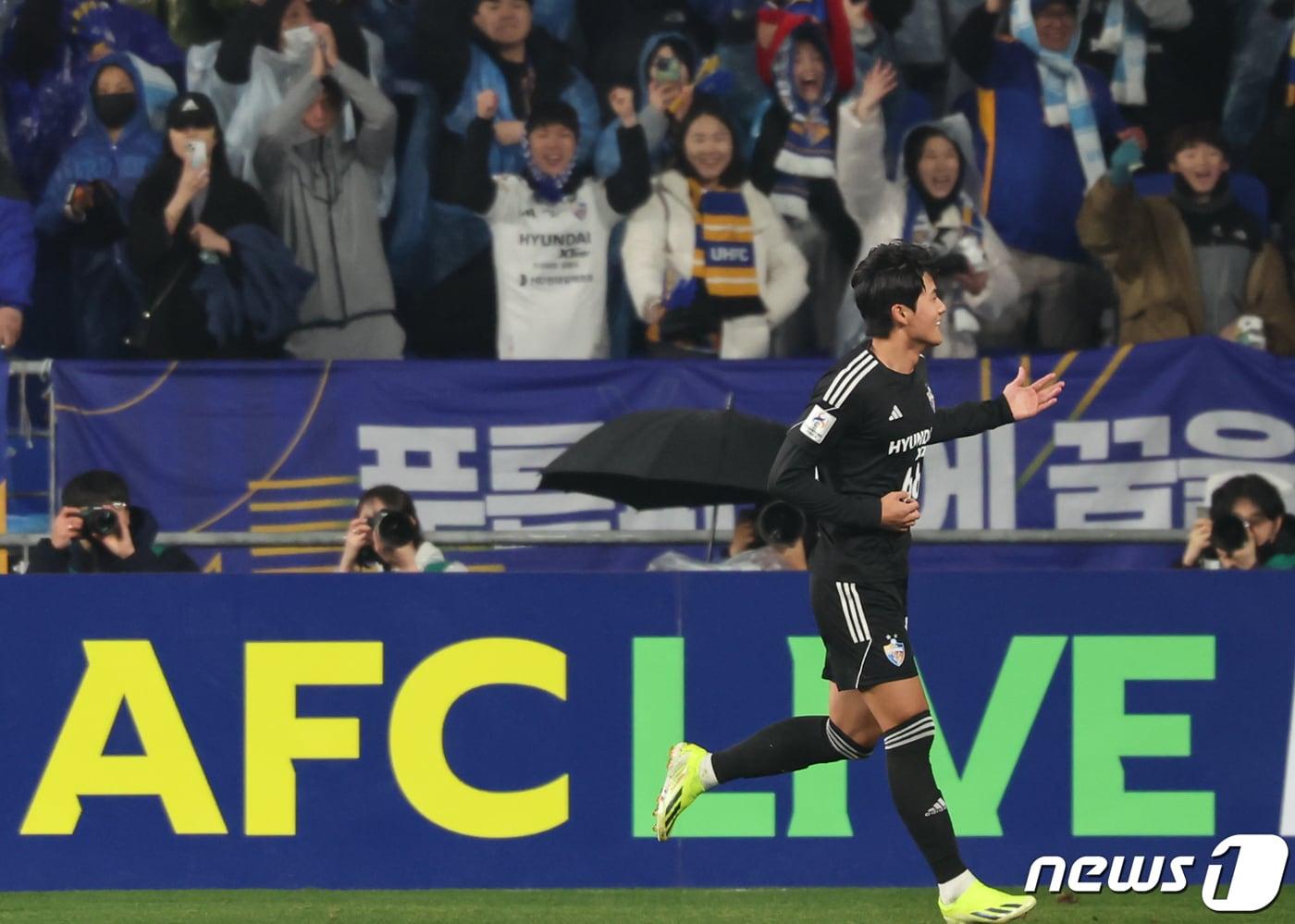 12일 오후 울산 문수축구경기장에서 열린 2023-2024아시아축구연맹&#40;AFC&#41; 챔피언스리그 8강 2차전 울산 HD FC와 전북 현대 모터스의 경기, 울산 설영우가 선제골을 넣고 기뻐하고 있다. 2024.3.12/뉴스1 ⓒ News1 김도우 기자