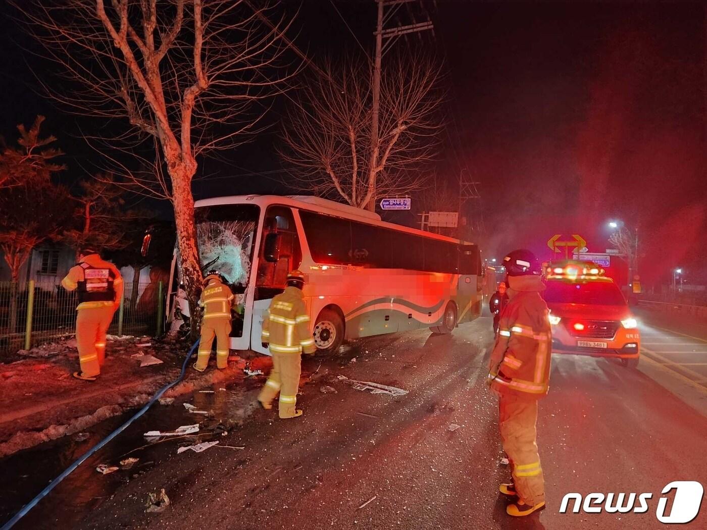 강원 태백 황지동 화전사거리 사고 현장.&#40;강원도소방본부 제공&#41;