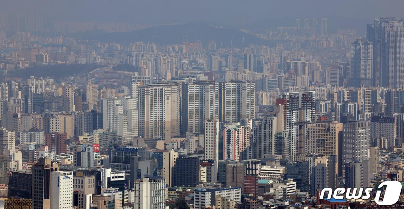 사진은 이날 남산에서 바라본 아파트 모습. 2024.3.14/뉴스1 ⓒ News1 김명섭 기자