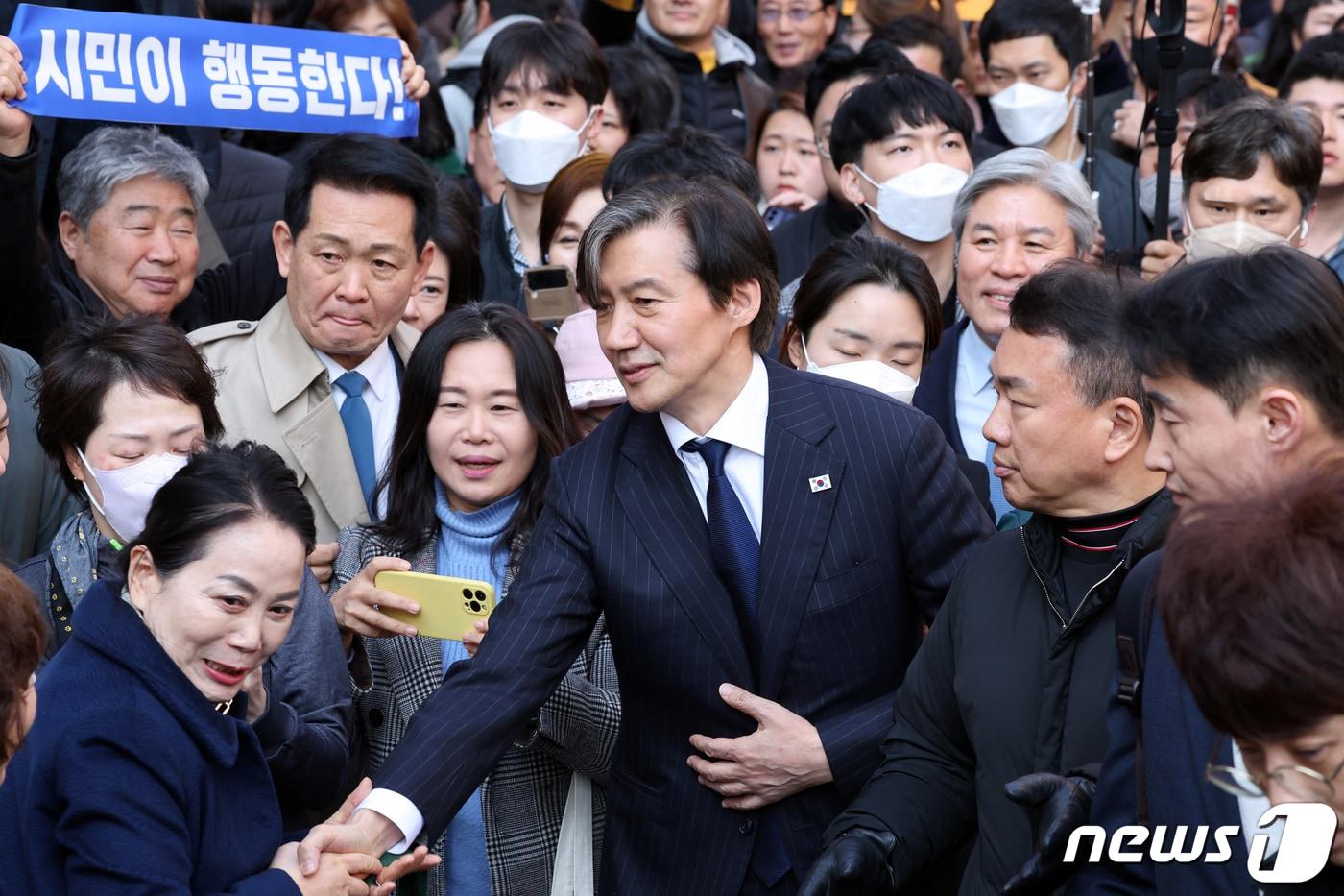 조국 조국혁신당 대표가 광주 동구 충장로 우체국 앞을 찾아 지지를 호소하고 있다. 2024.3.14/뉴스1 ⓒ News1 김태성 기자