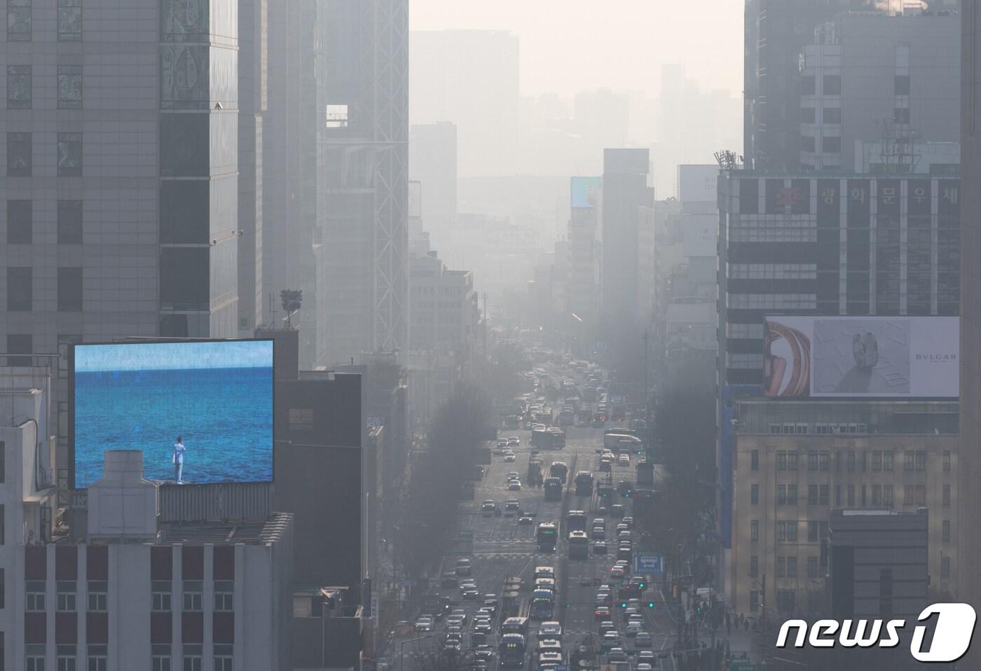 수도권 지역에 초미세먼지 농도가 &#39;나쁨&#39;을 나타낸 15일 오전 서울 도심이 뿌옇게 보이고 있다. 2024.3.15/뉴스1 ⓒ News1 이재명 기자