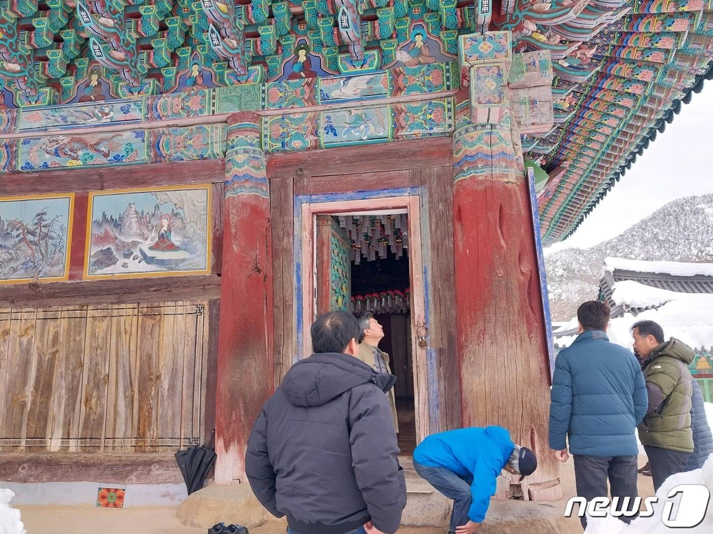 속초시, 해빙기 취약시설 안전점검.&#40;속초시 제공&#41; 2024.3.18/뉴스1