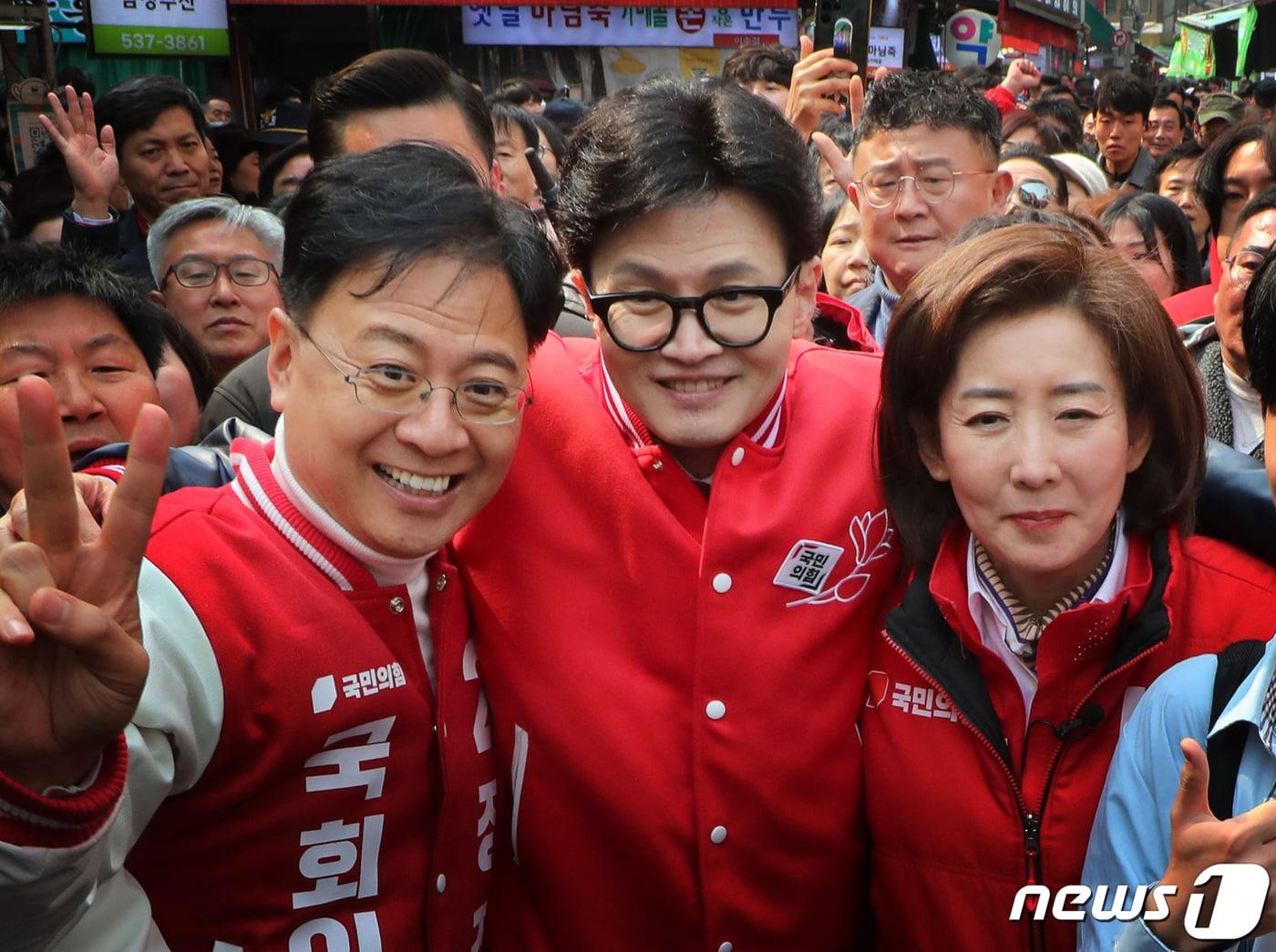 국민의힘 한동훈 비상대책위원장이 서울 핵심 승부처인 &#39;한강 벨트&#39;를 찾아 4·10 총선 후보 지원에 나섰다. 2024.3.19 ⓒ News1 송원영 기자