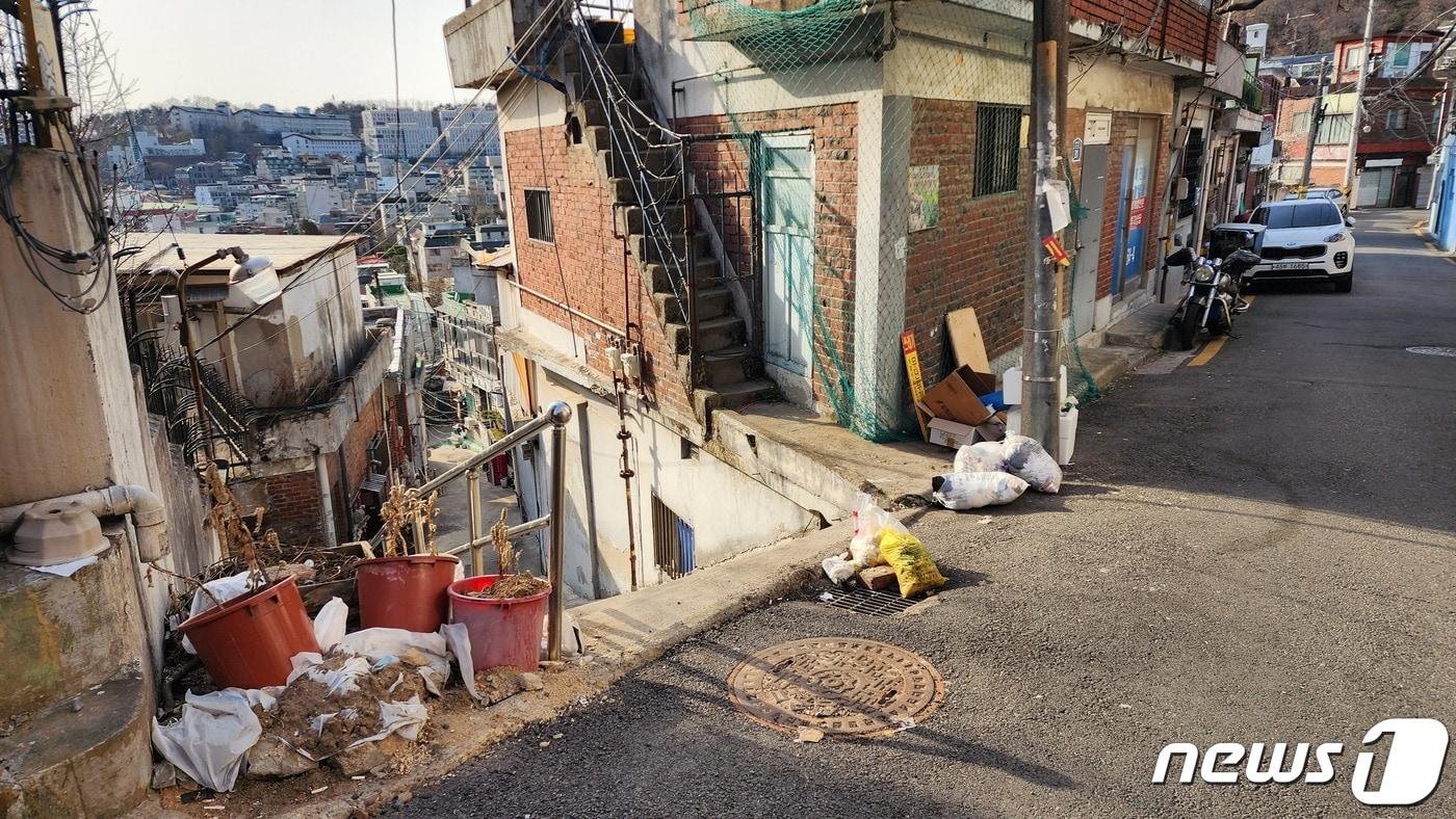 지난 18일 서울 서대문구 충현동 언덕 일대 모습