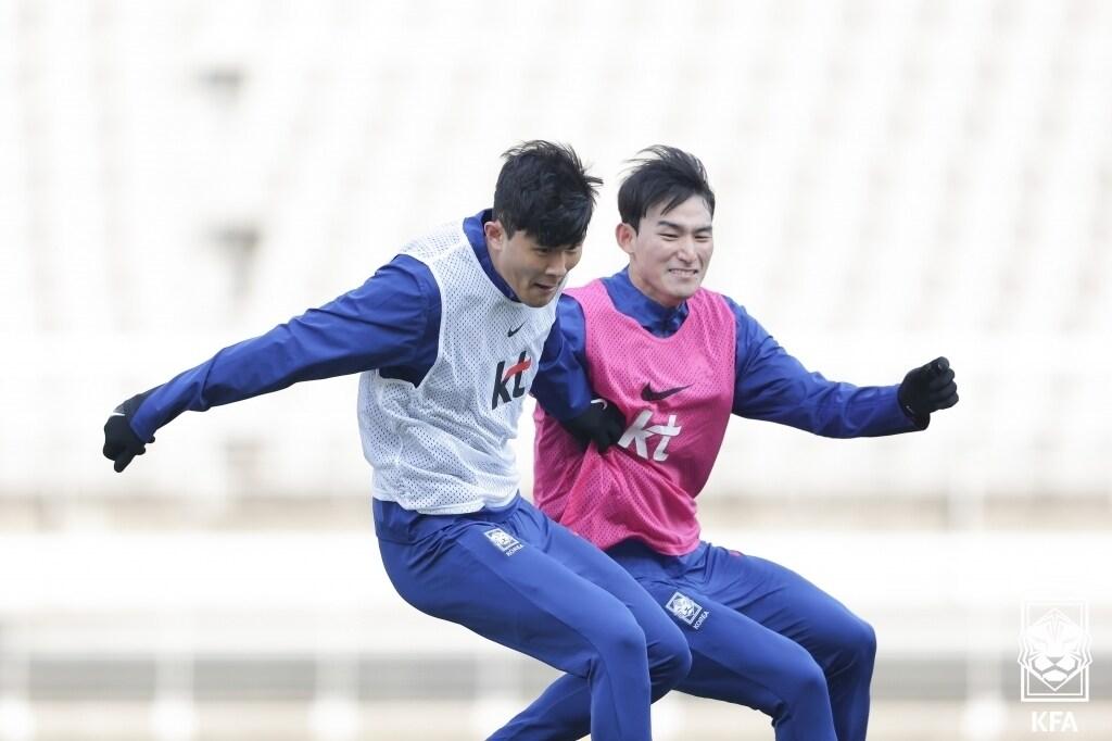 대한민국 축구 국가대표팀 김민재와 조유민이 19일 고양종합운동장에서 2026 북중미 월드컵 아시아 2차 예선 태국전을 앞두고 비공개 훈련을 하고 있다. &#40;대한축구협회 제공&#41; 2024.3.19/뉴스1 ⓒ News1 김성진 기자