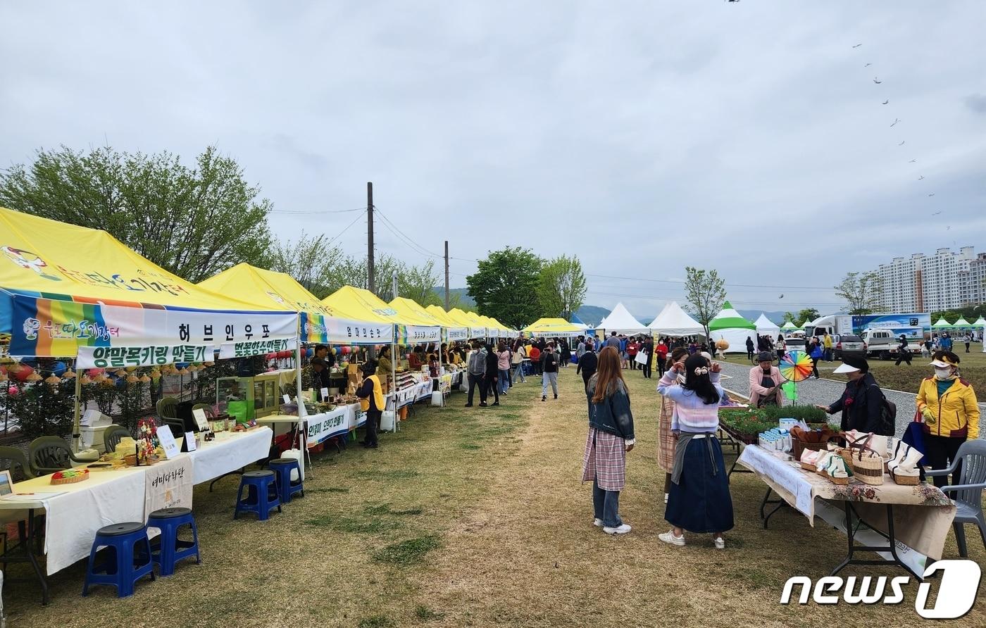 우포따오기장터&#40;창녕군 제공&#41;.