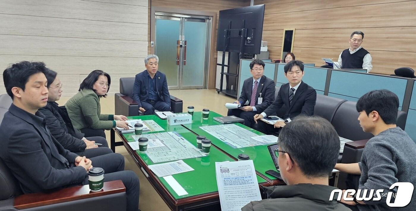 21일 오전 천범산 충북 부교육감이 충북 &#39;나우 늘봄학교&#39; 현장 안착 지원 방안 등을 설명하고 있다./뉴스1