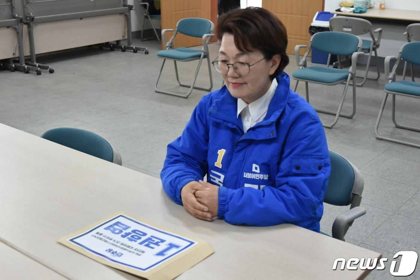 권향엽 22대 총선 더불어민주당 전남 순천·광양·곡성·구례을 후보가 21일 오후 광양시선거관리위원회를 찾아 후보자 등록을 하고 있다.2024.3.21/뉴스1 ⓒ News1 김동수 기자