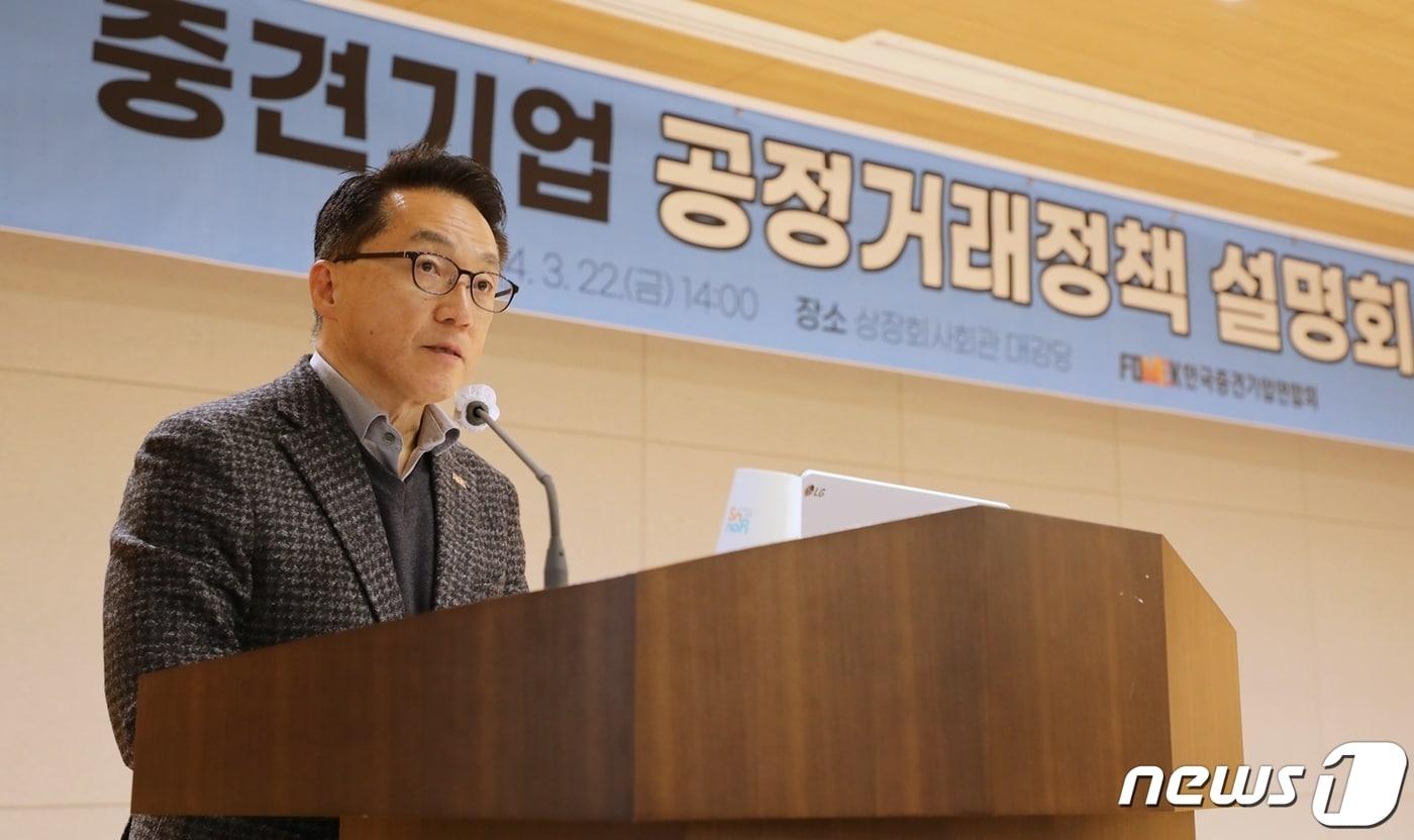 이호준 한국중견기업연합회 상근부회장이 개회사를 하고 있다.&#40;한국중견기업연합회 제공&#41;