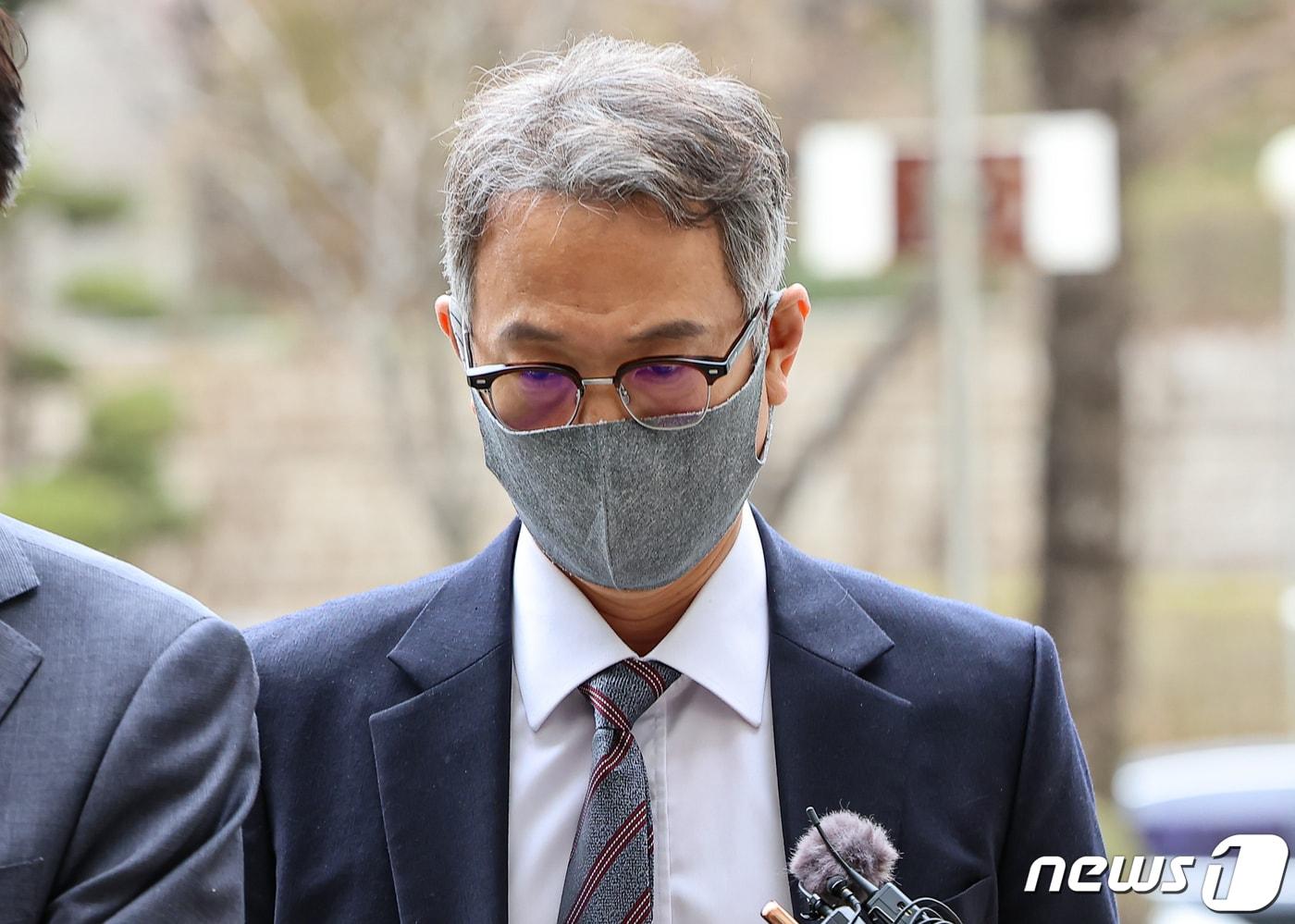 협력업체로부터 8억원대 금품을 수수한 혐의를 받는 서정식 전 현대오토에버 대표가 지난달 25일 서울 서초구 서울중앙지방법원에서 열린 구속 전 피의자 심문&#40;영장실질심사&#41;에 출석했다. 2024.3.25/뉴스1 ⓒ News1 김도우 기자