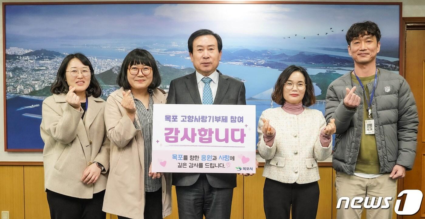 박홍률 목포시장, 고향사랑기부제 참여 캠페인.&#40;목포시 제공&#41; 2024.3.26/뉴스1