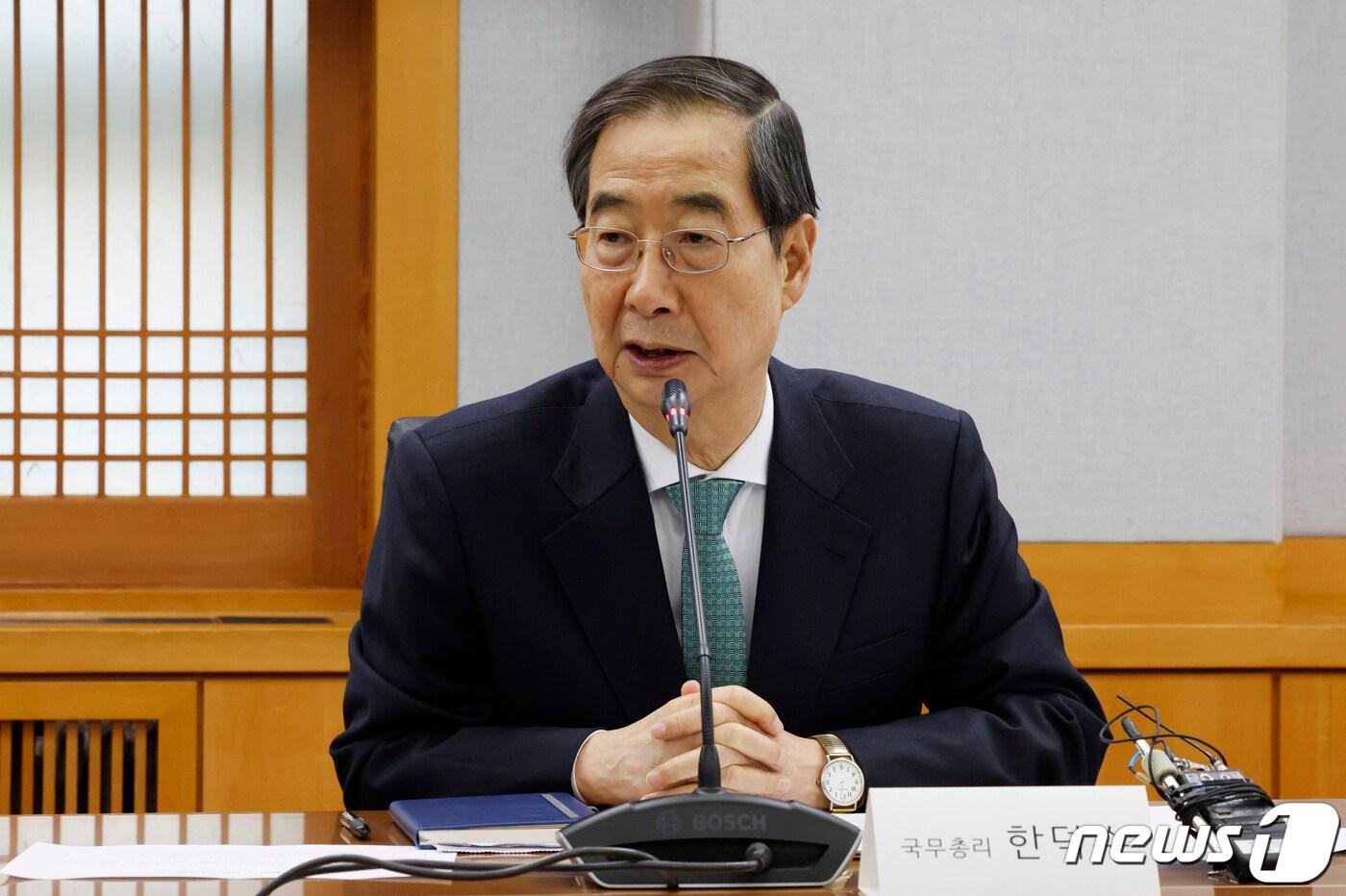 한덕수 국무총리가 지 26일 서울 종로구 서울대학교 연건캠퍼스 의과대학에서 열린 의료 개혁 관련 현안 논의에서 모두발언을 하고 있다. &#40;공동취재&#41; 2024.3.26/뉴스1 ⓒ News1 김진환 기자