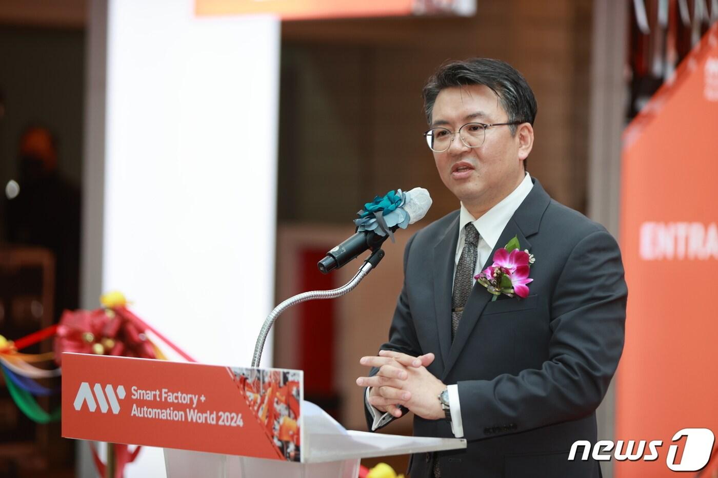 오기웅 중소벤처기업부 차관이 &#39;2024 스마트공장 및 자동화산업전&#39;에서 발언하고 있다.&#40;중소벤처기업부 제공&#41;