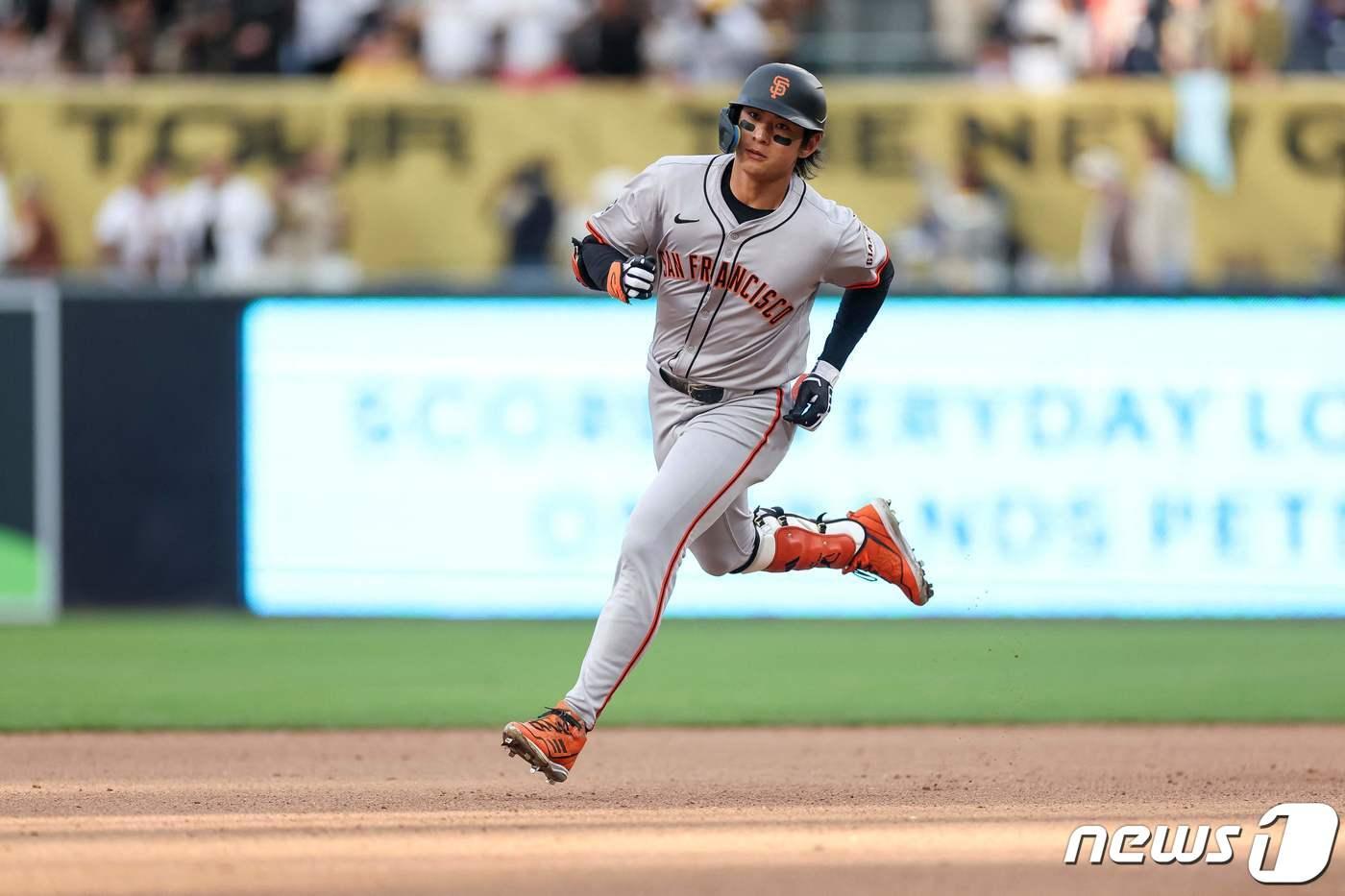 이정후가 31일 샌디에이고전에서 MLB 데뷔 첫 홈런을 날렸다. ⓒ AFP=뉴스1