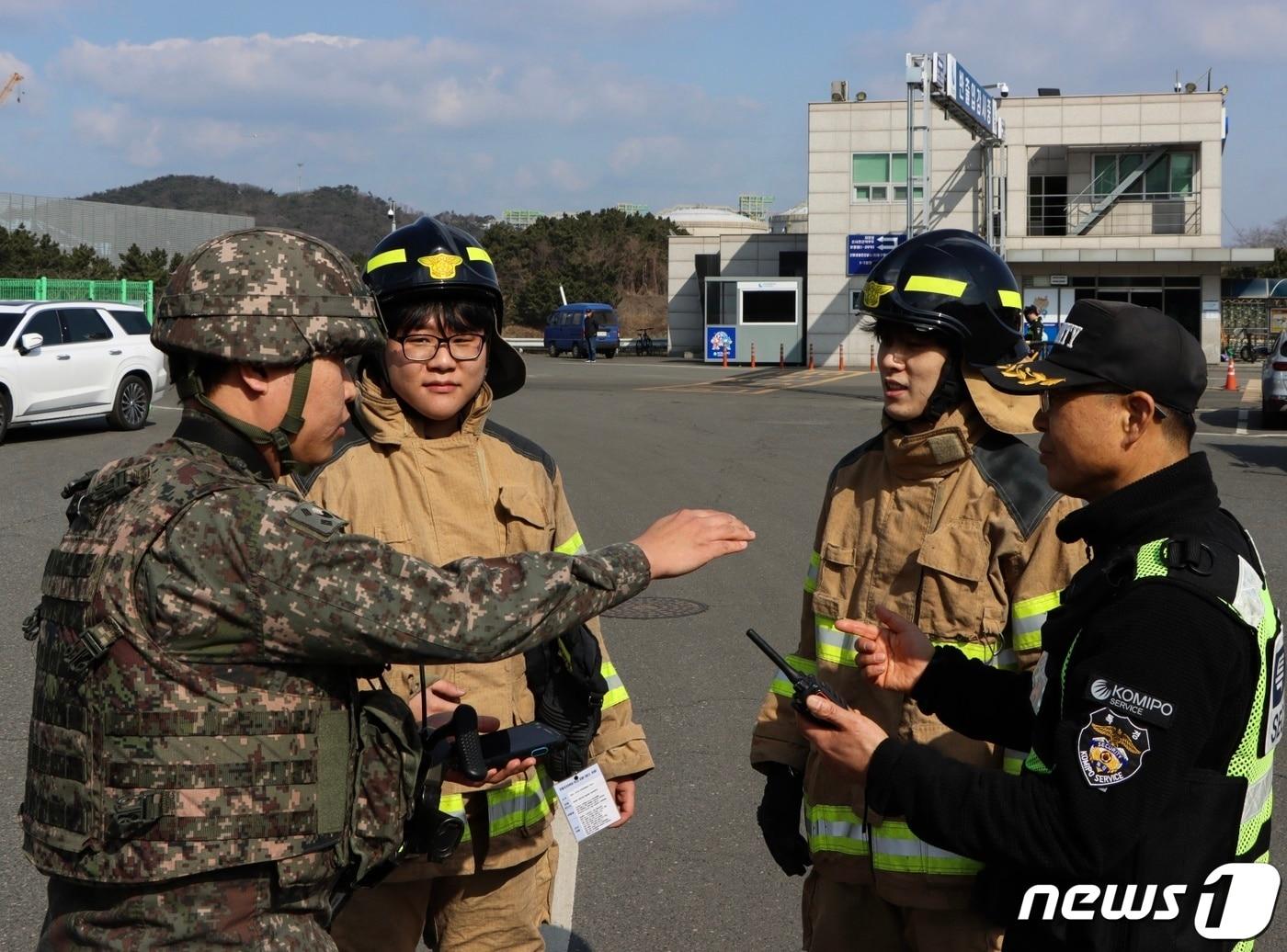 육군 제32보병사단이 7일 FS/TIGER 연습과 연계해 보령화력발전소에서 무인기 공격 및 폭발물 테러 상황에 대비한 통합방위작전 훈련을 하고 있다. &#40;육군 제32보병사단 제공&#41; 2024.3.7/뉴스1