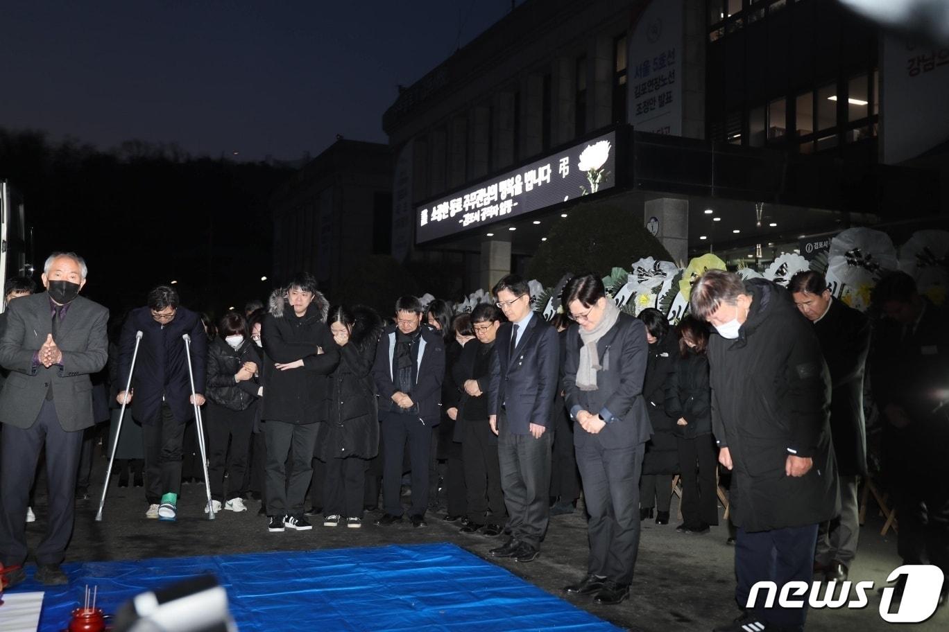 항의성 민원에 시달리다가 스스로 세상을 떠난 김포시 공무원 A 씨&#40;39&#41;의 노제가 8일 오전 6시 김포시청에서 진행됐다.&#40;김포시 제공&#41;2024.3.8/뉴스1 ⓒ News1 이시명 기자