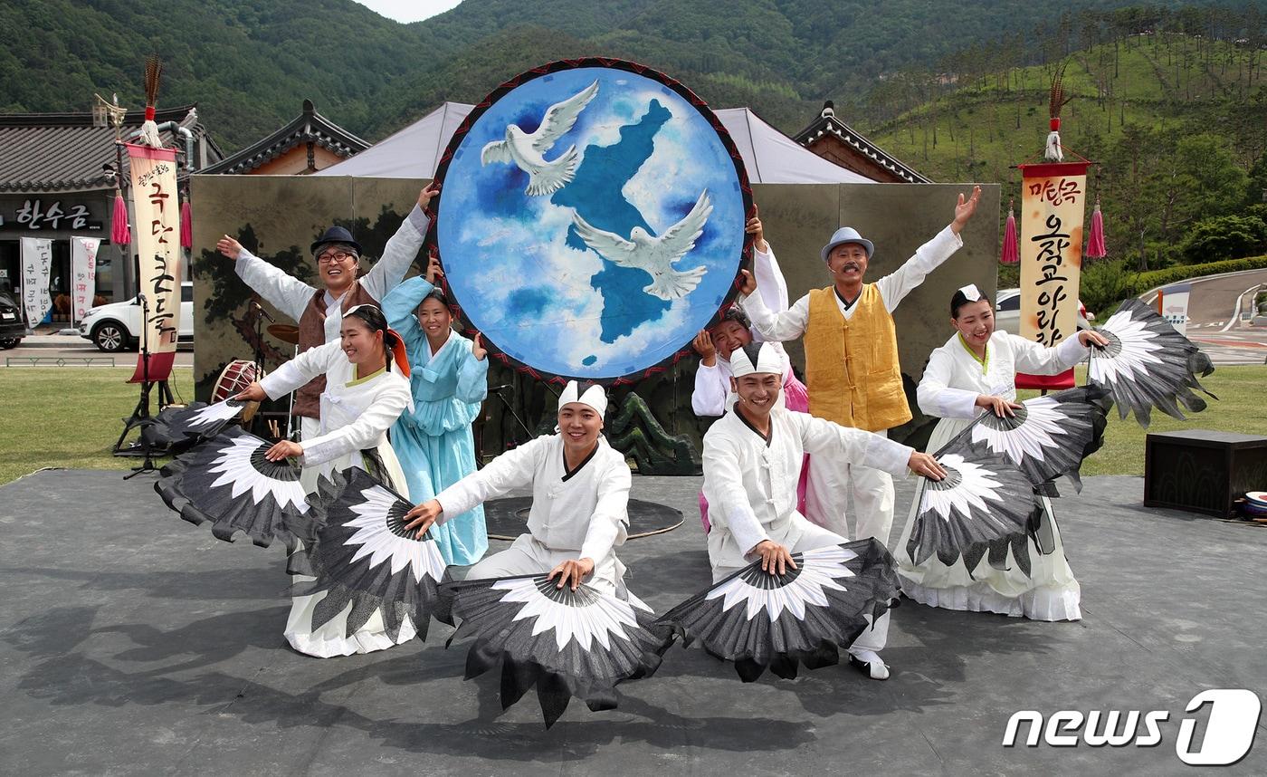 마당극 &#39;오작교 아리랑&#39;&#40;산청군 제공&#41;.