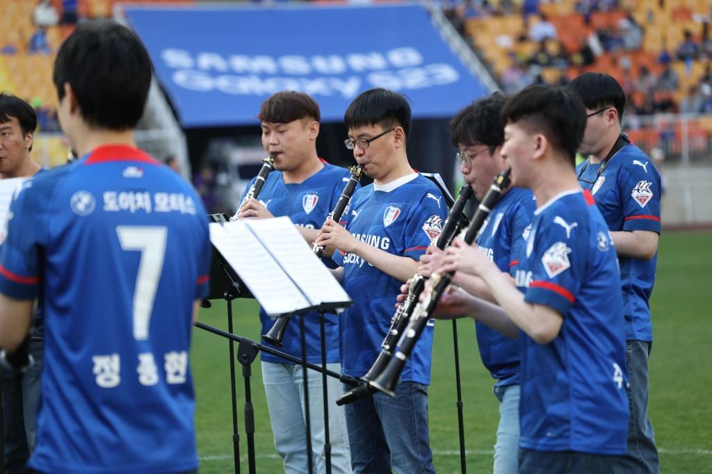 수원 삼성이 14일 김포FC와의 홈경기에서 세계자폐인인의 날을 맞이해 &#39;LIGHT IT UP BLUE&#39; 캠페인을 진행한다. &#40;수원 삼성 제공&#41;