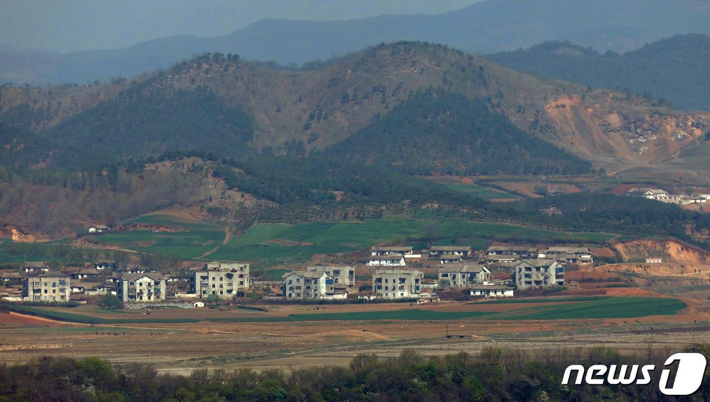 경기도 파주시 오두산 통일전망대에서 바라본 북한 황해북도 개풍군 일대. 2024.4.14/뉴스1 ⓒ News1 김민지 기자