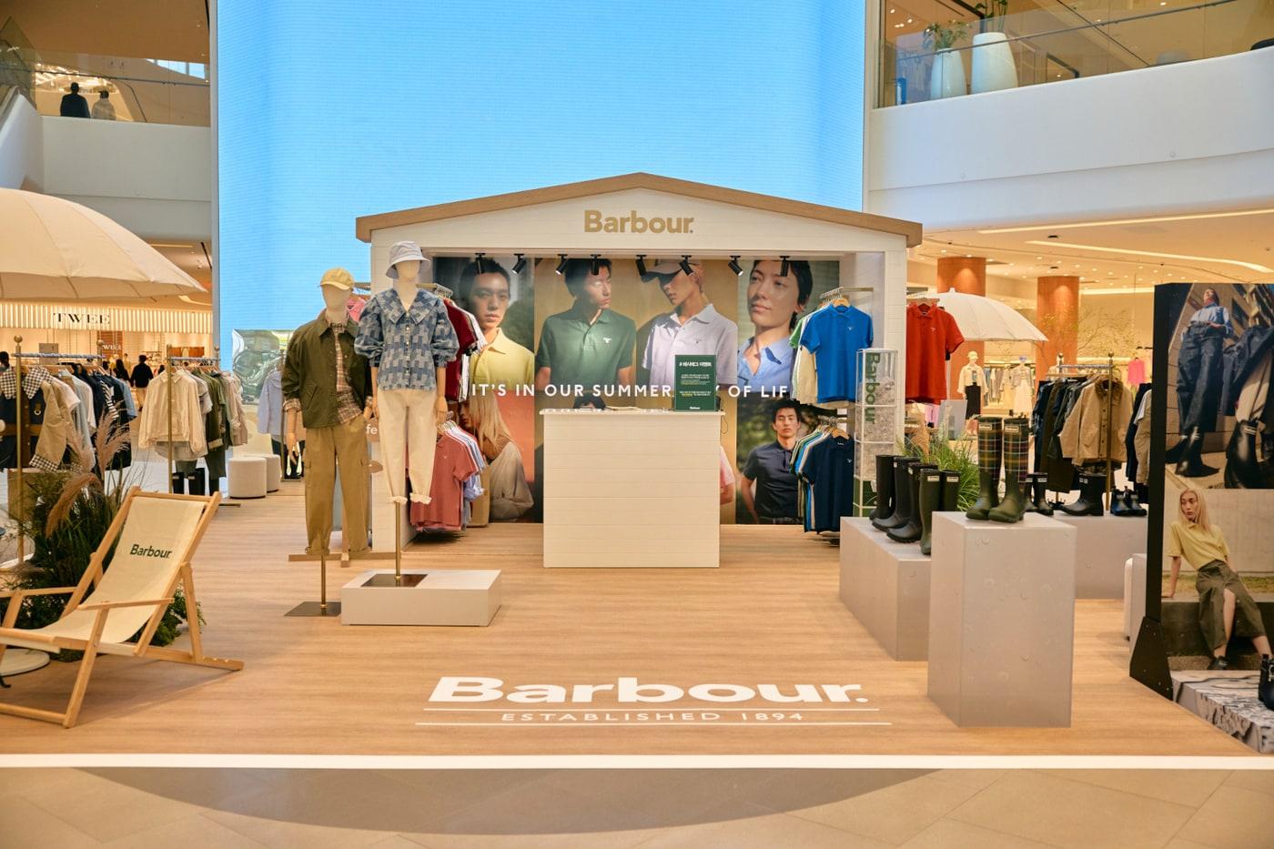 바버&#40;Barbour&#41;는 스타필드 수원에서 시원한 여름 컬렉션을 주제로 한 팝업 스토어를 24일까지 진행한다.&#40;바버제공&#41;