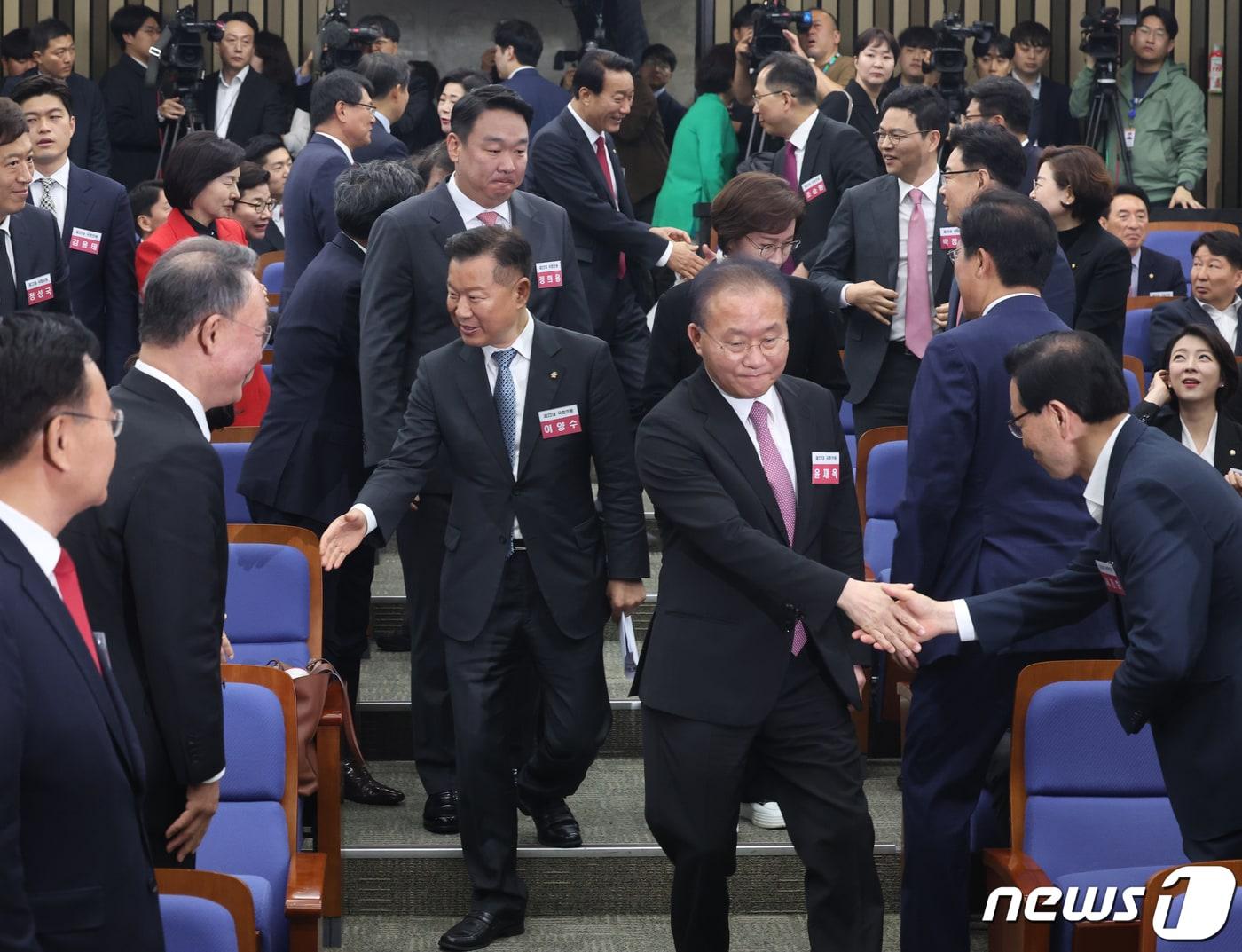 윤재옥 국민의힘 원내대표 겸 당대표 권한대행이 16일 서울 여의도 국회에서 열린 제22대 국회 국민의힘·국민의미래 당선자총회에 참석하고 있다. 2024.4.16/뉴스1 ⓒ News1 송원영 기자